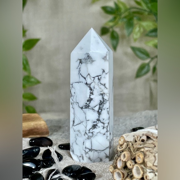 2172 Howlite Crystal Point - Picture 8 of 12